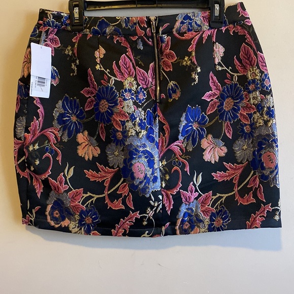 size L JustFab Jacquard Floral Metallic Skirt - Picture 2 of 4
